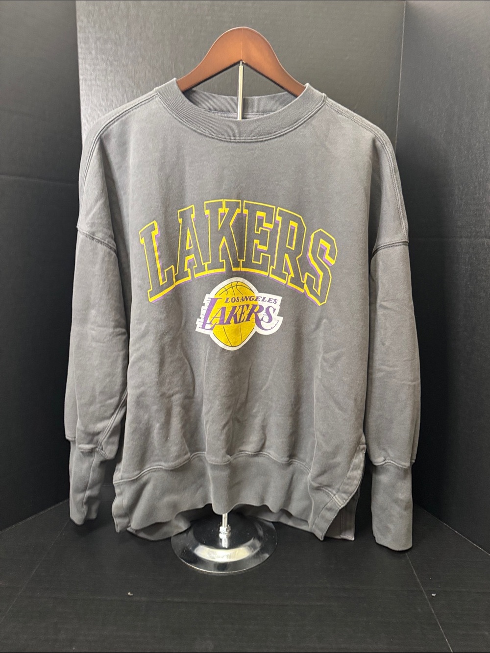 Abercrombie & Fitch Gray La Lakers Crewneck Sweatshirt men’s medium.